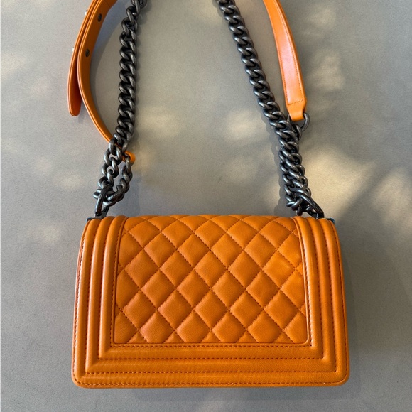 Chanel Boy Flap Bag Quilted Lambskin Old in orange - Picture 4 of 15